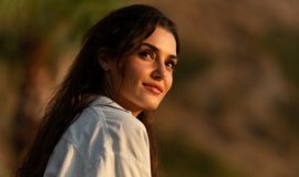 Hande Erçel’in Yıldızı Parlamaya Devam Ediyor: Yeni Dijital Film Yolda!